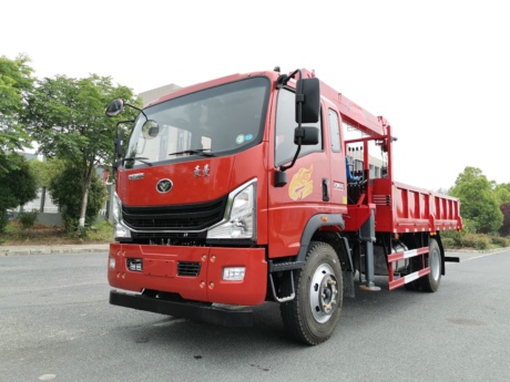 重汽豪曼（国六）4500轴距随车吊上装长兴6.3吨4节臂