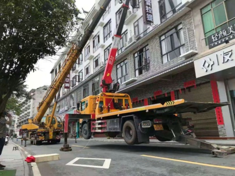 清障东风多利卡D9排半上装长兴8吨直臂式吊机（清障带吊）