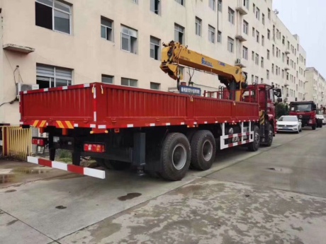 陕汽德龙新M3000国六前四后八 上装徐工14吨G型臂