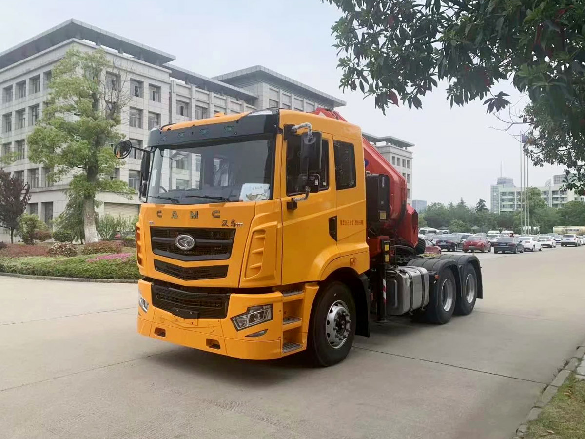 国六华菱重卡汉马390马力前四后八上装华菱25吨折臂式吊机