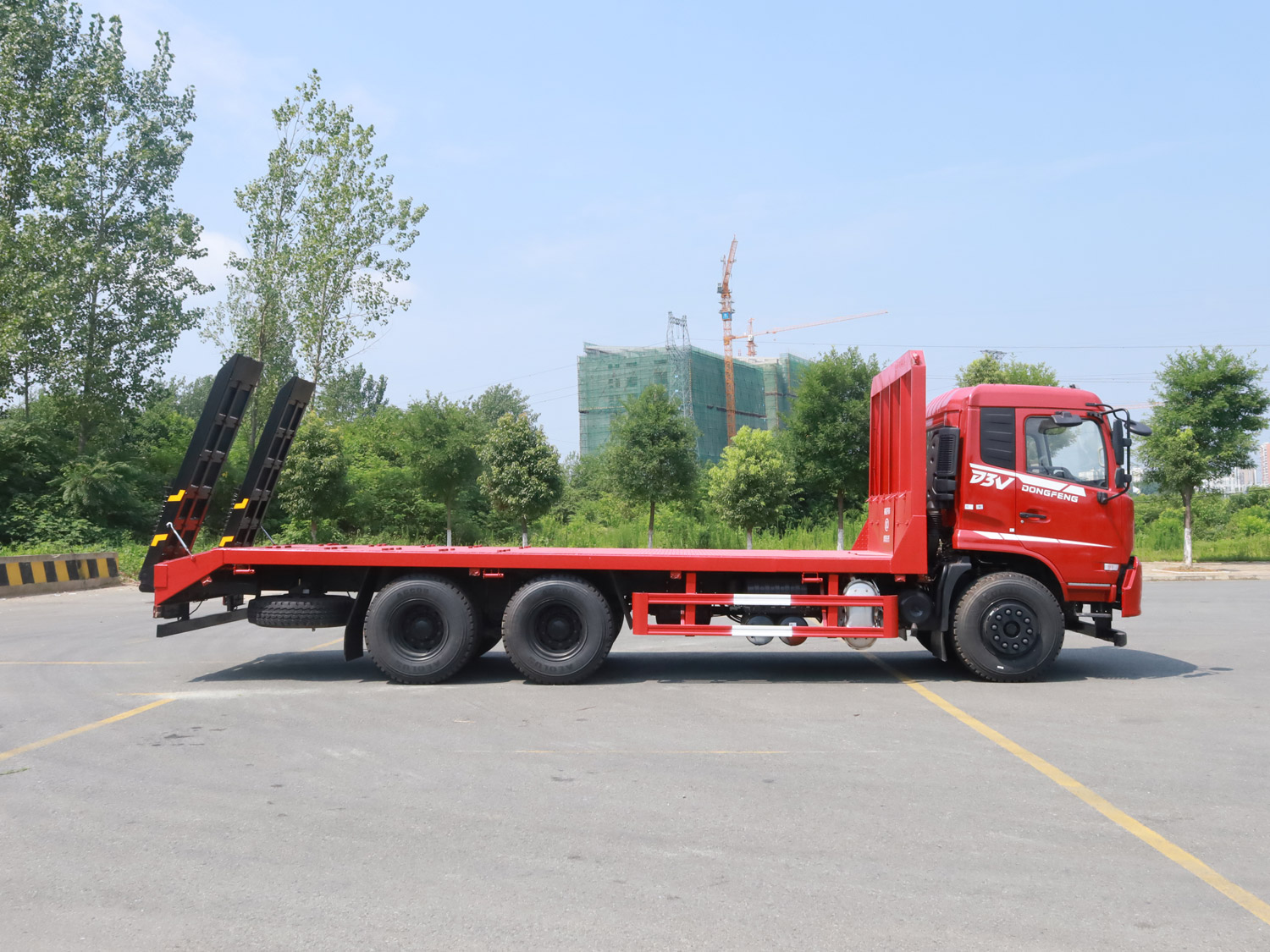 东风畅行D3V后双桥平板运输车